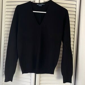 Ralph Lauren Black V-Neck Sweater
100% Cashmere
Medium